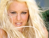 Christi Shake - Picture 32 - 530x800